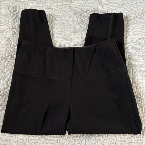 Black short stretch capris w/X eyelets on outer leg, size M - Picture 3 of 7